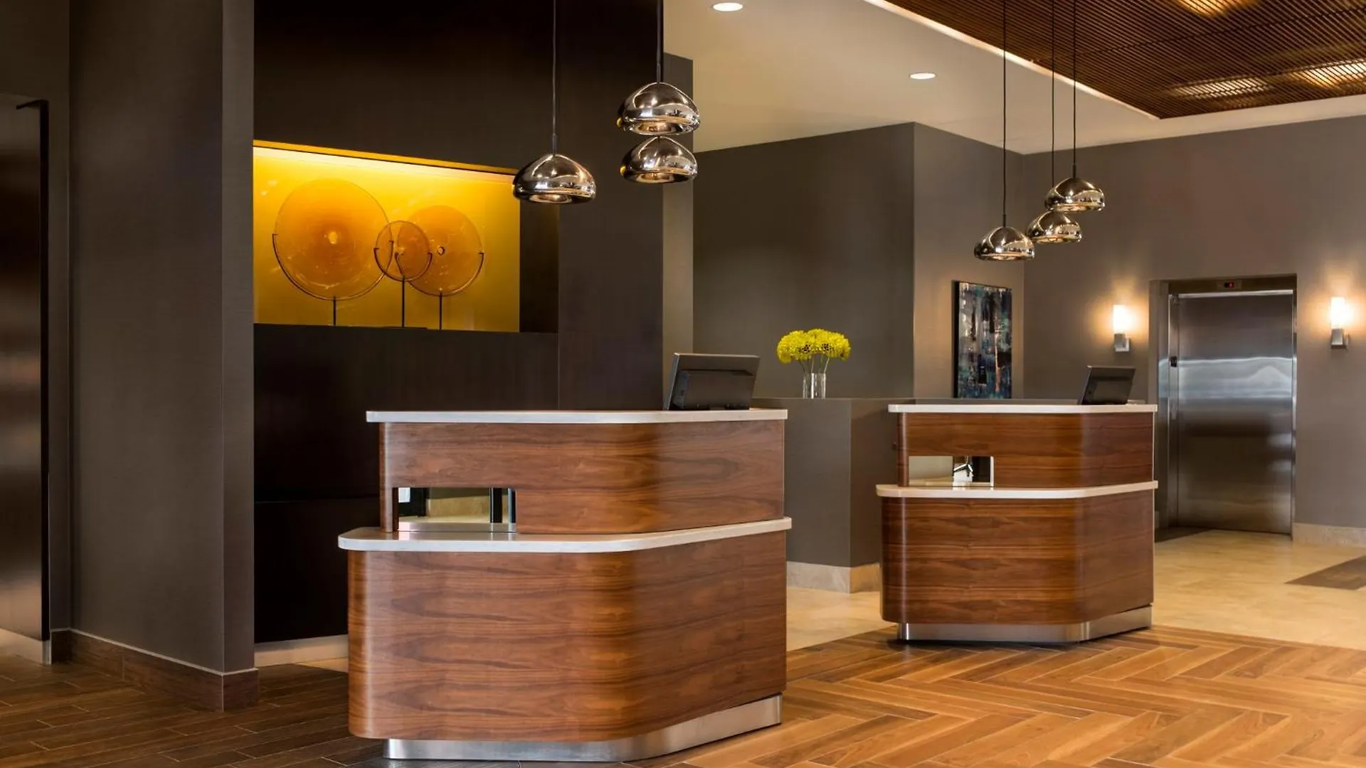 Courtyard By Marriott Calgary South Hotel