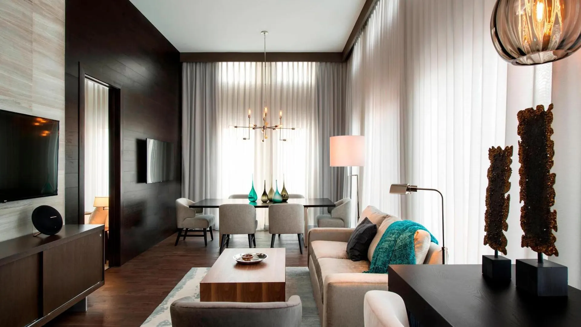 Courtyard By Marriott Calgary South Hotel