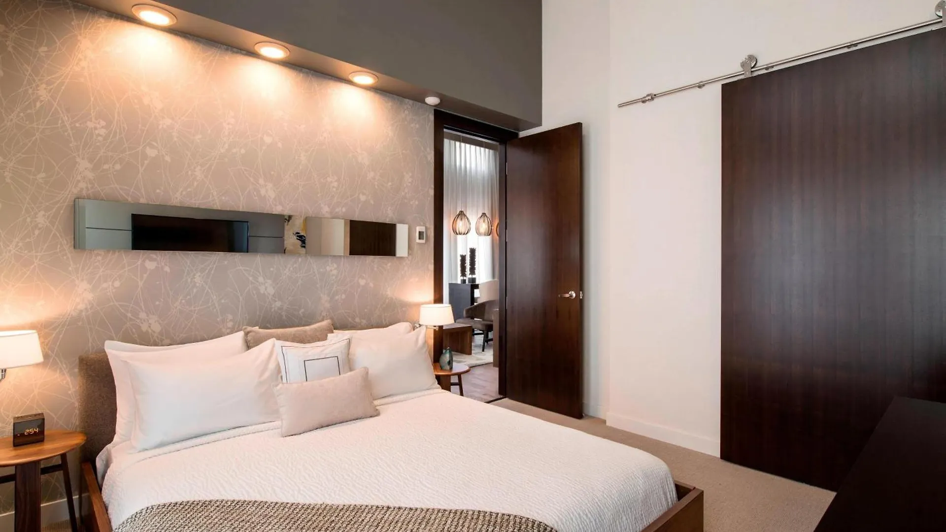 Courtyard By Marriott Calgary South Hotel