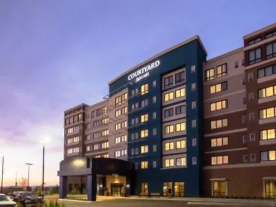 Courtyard By Marriott Calgary South Hotel