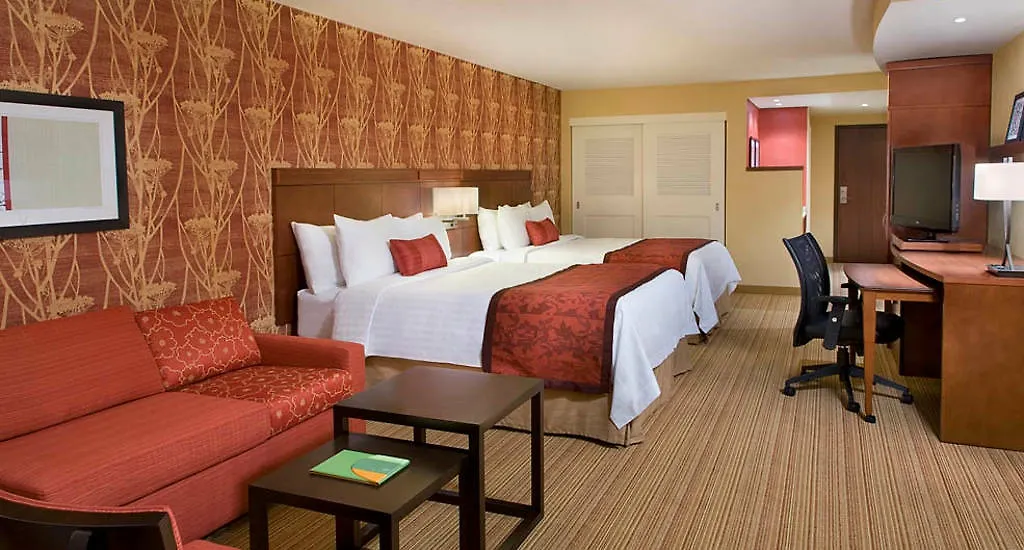 Courtyard By Marriott Calgary South Hotel
