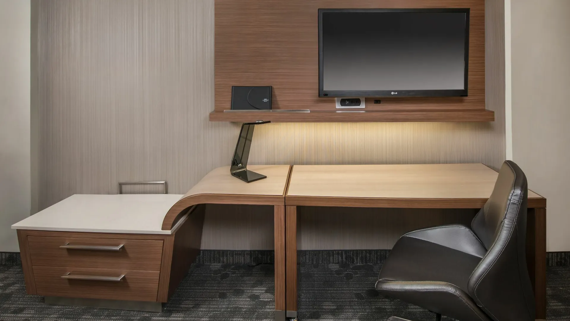 Courtyard By Marriott Calgary South Hotel 3*,  Canada